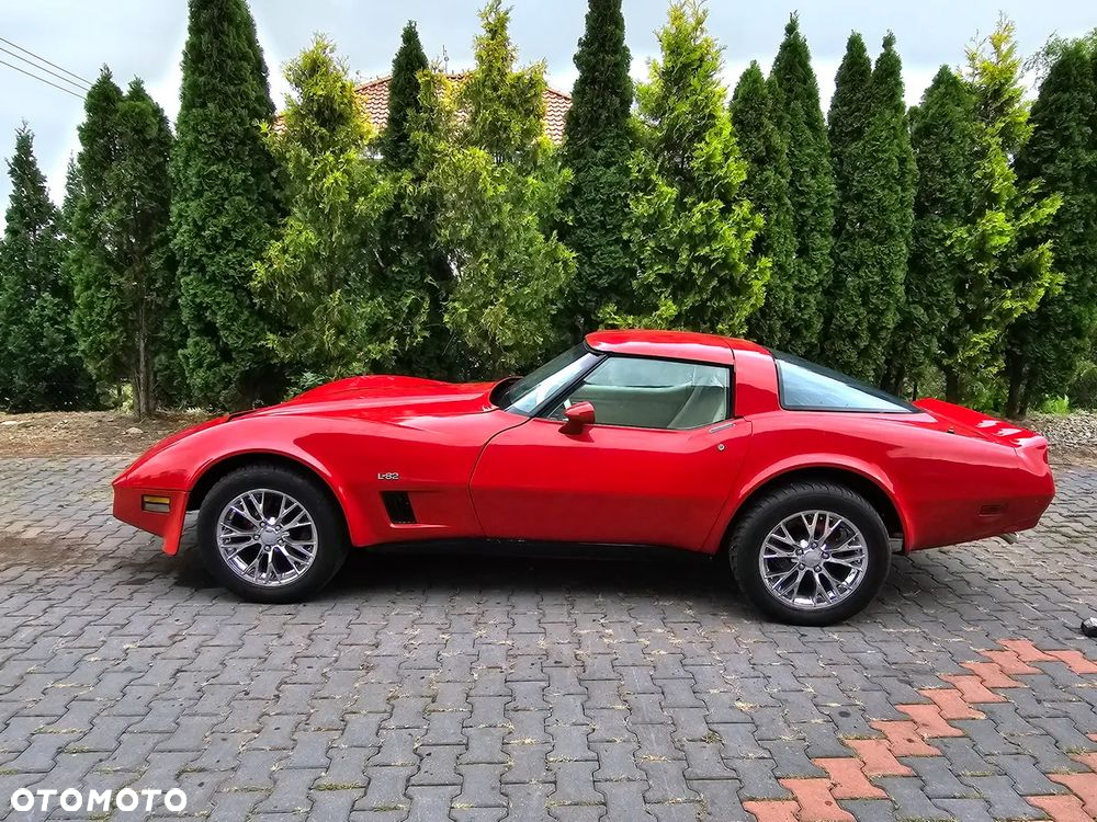Chevrolet Corvette - 24