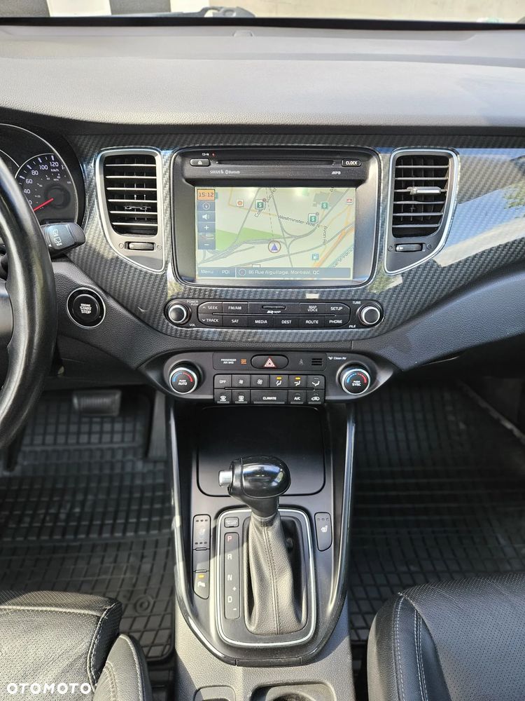 Kia Carens - 32