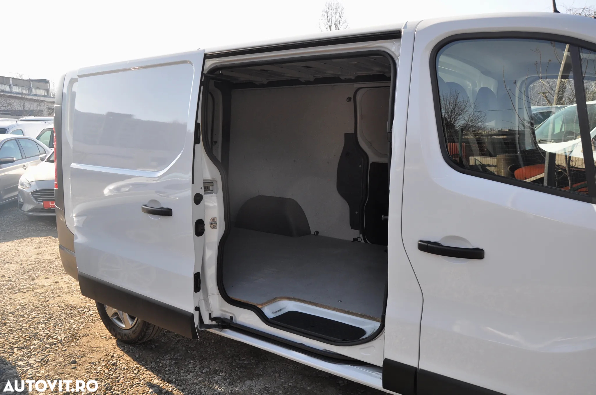 Renault Trafic L2H1 Van - 13