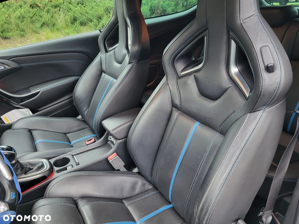 Opel Astra IV GTC OPC - 15