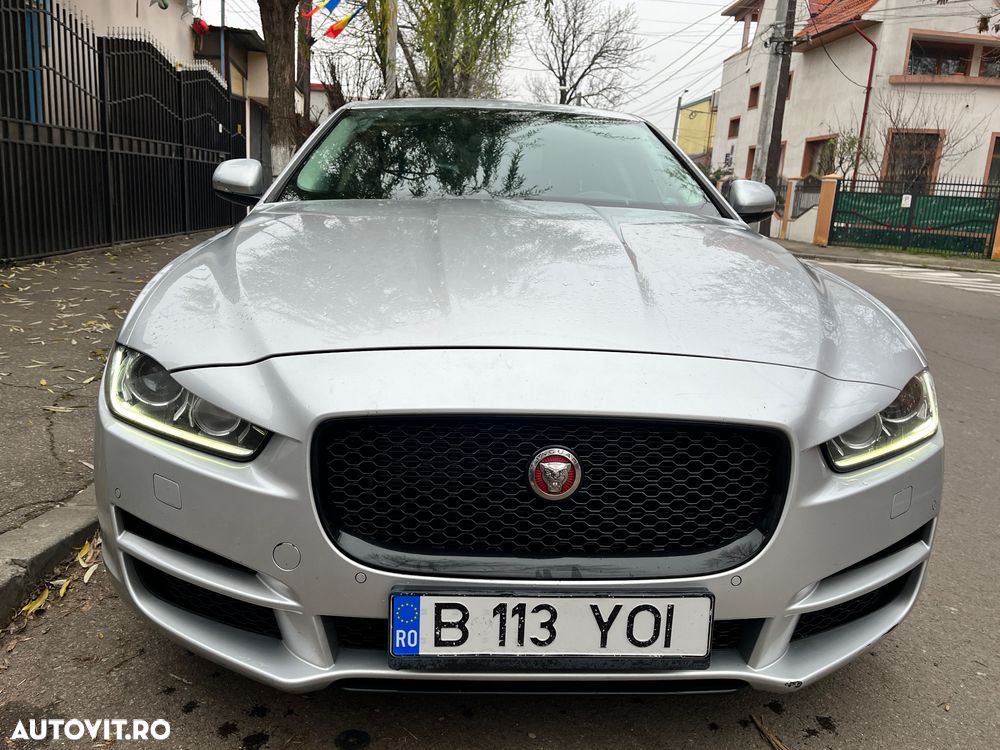 Jaguar XE 2.0 Prestige - 10