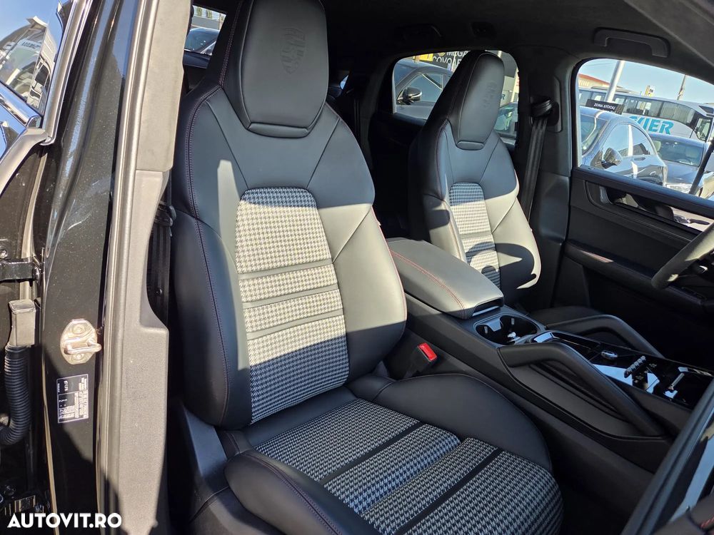 Porsche Cayenne Coupe GTS Tiptronic S - 24