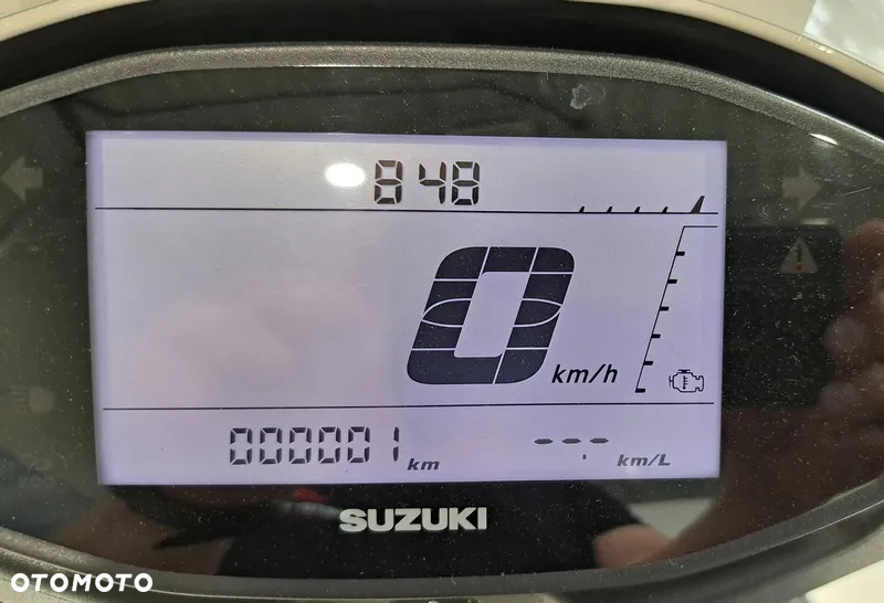 Suzuki Avenis - 12