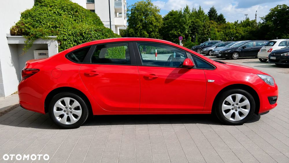 Opel Astra 1.4 T Business EU6 - 4