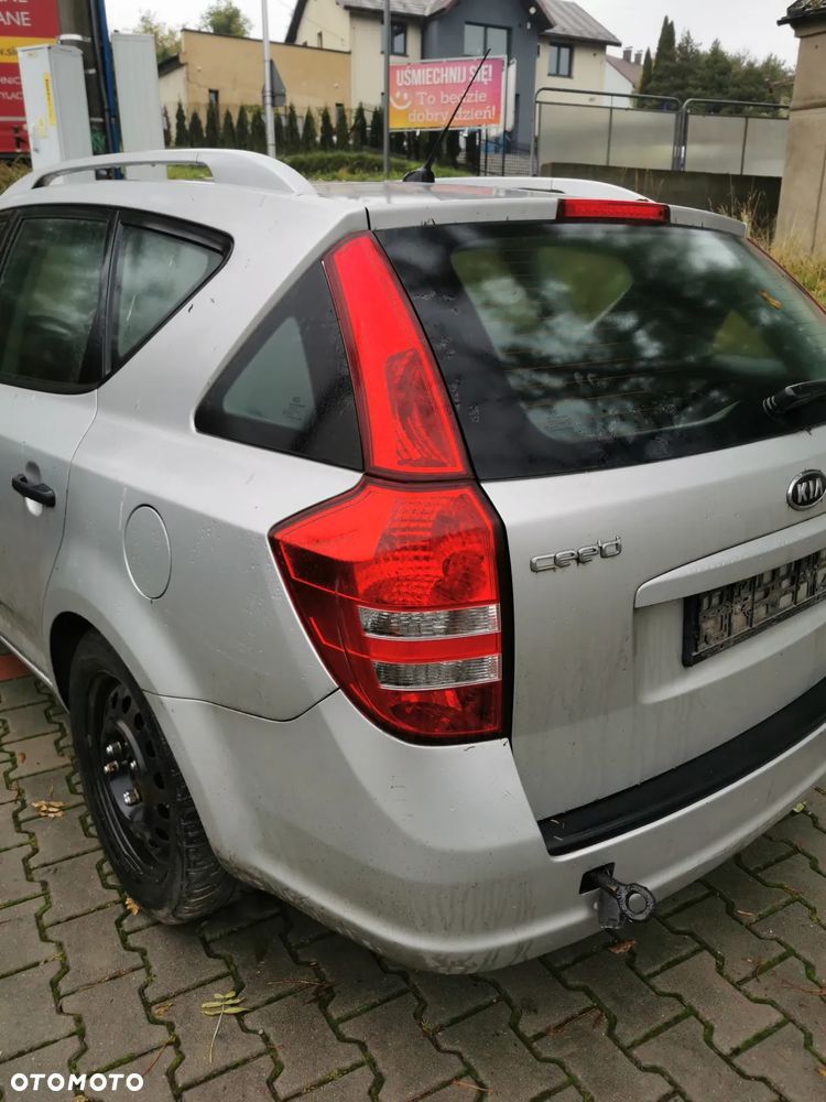 Lampy tył prawe, lewe KIA Ceed I kombi 2008r