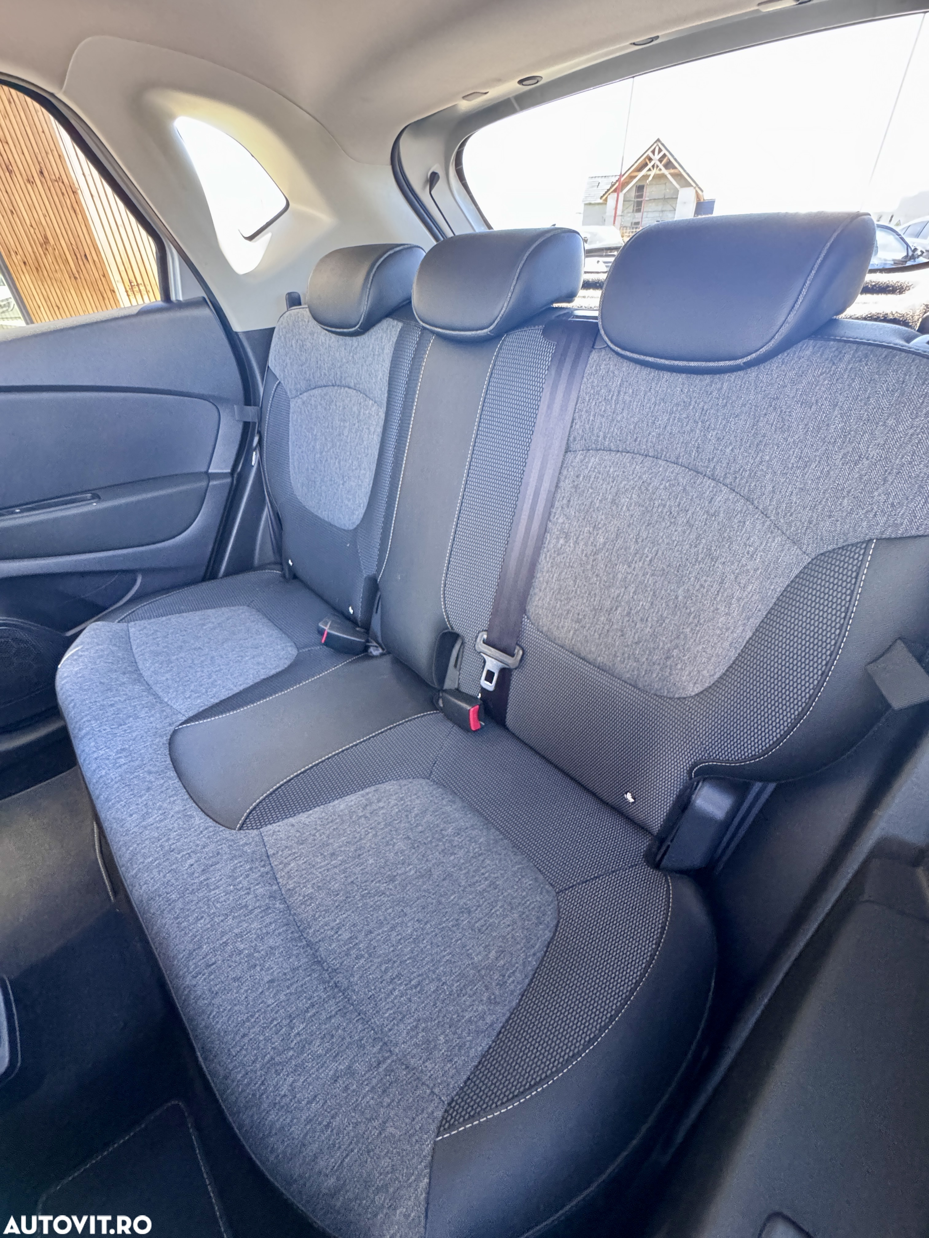 Renault Captur (ENERGY) dCi 90 EDC INTENS - 8