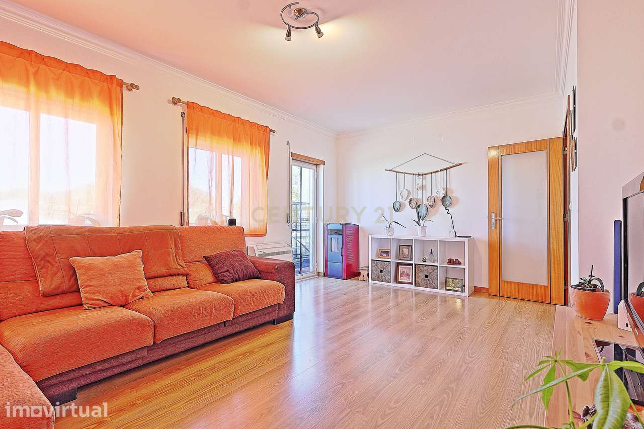 Apartamento com suíte e cave de 90 m² no centro de Pegões Cruzamento - Grande imagem: 2/30