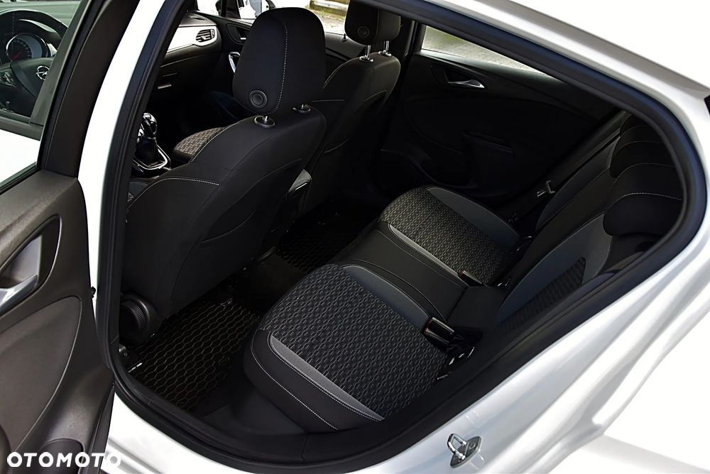 Opel Astra V 1.2 T GS Line S&S - 24