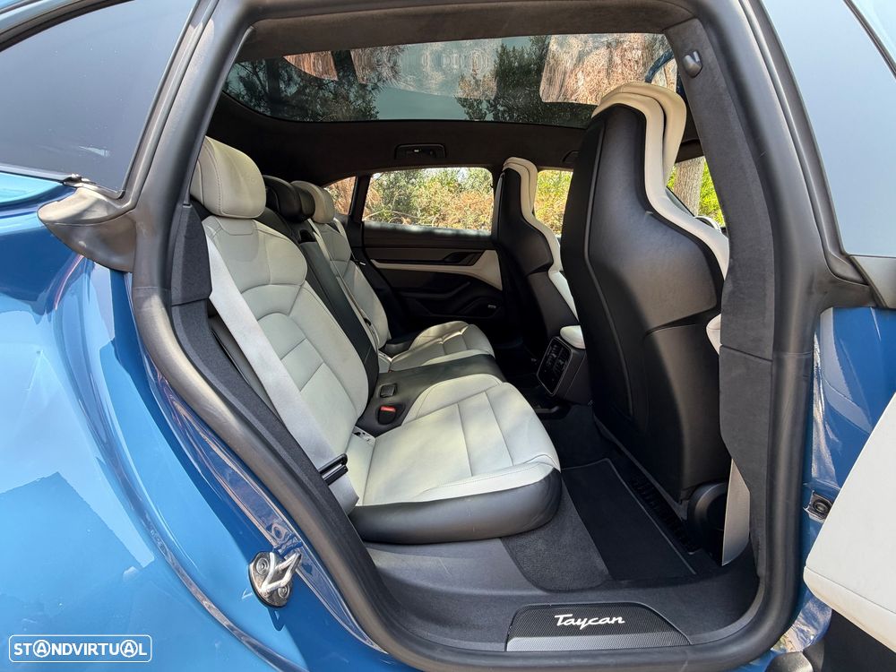 Porsche Taycan Cross Turismo Turbo - 22