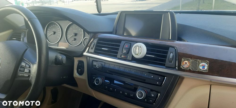 BMW Seria 3 320i - 5