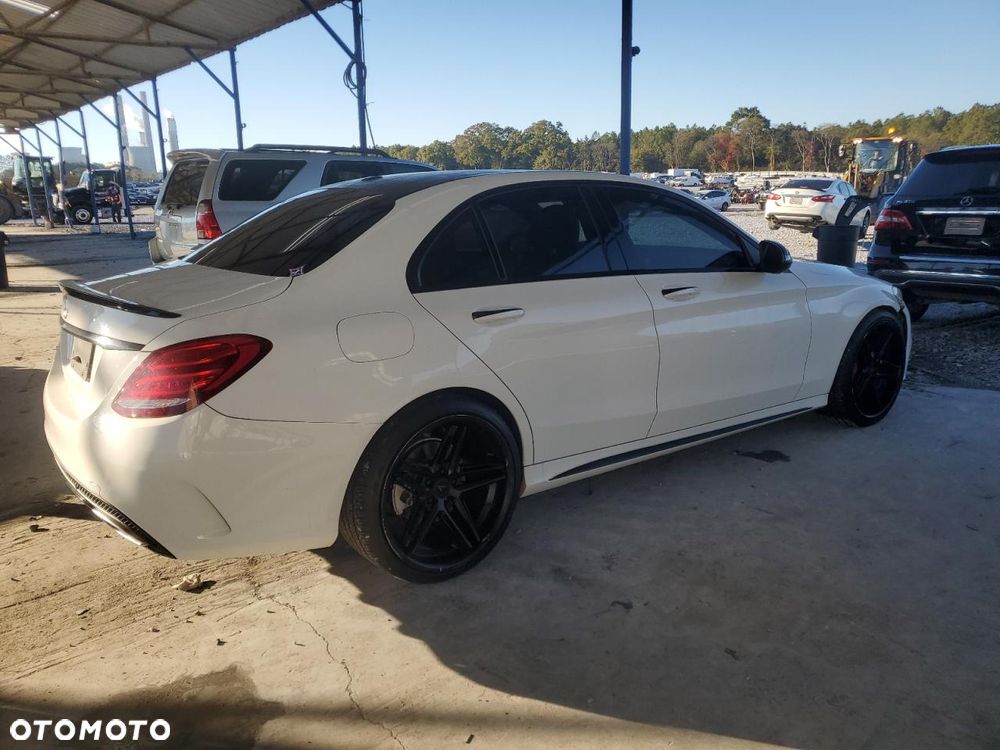 Mercedes-Benz Klasa C 300 9G-TRONIC Exclusive - 4