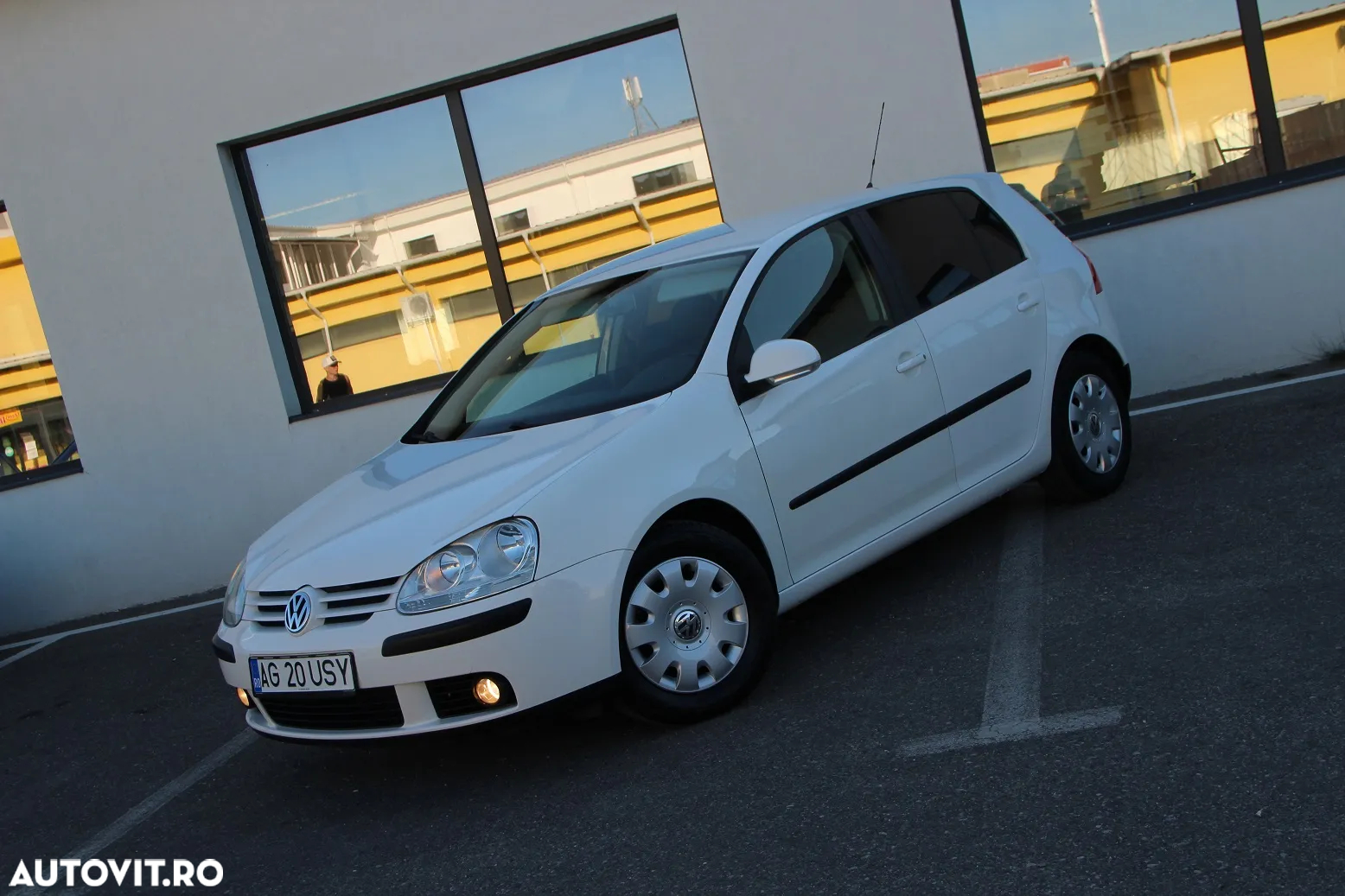 Volkswagen Golf 1.4 FSI Comfortline - 4