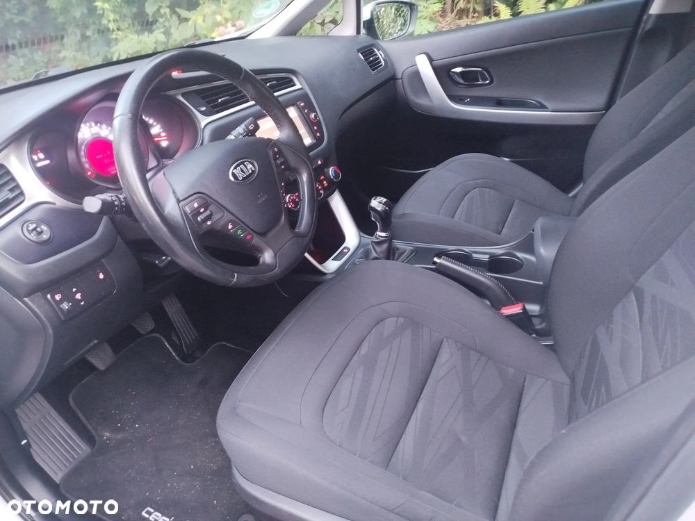 Kia Ceed - 12