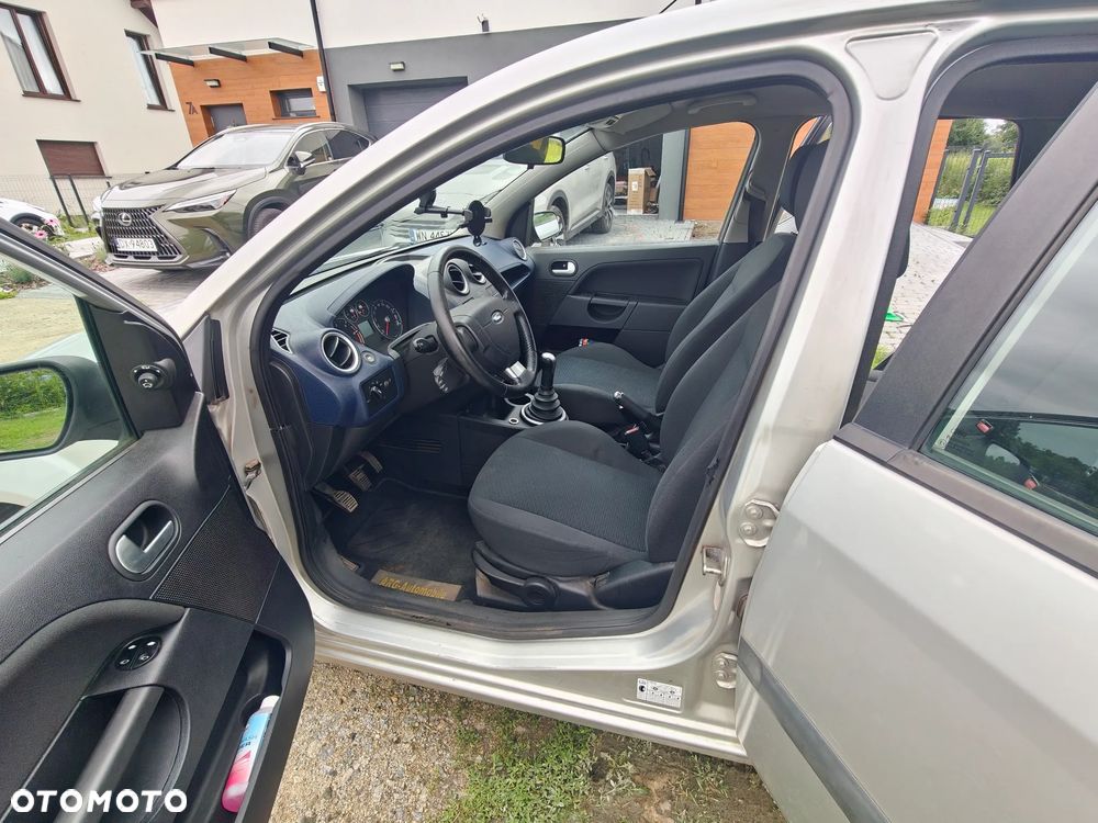 Ford Fiesta - 16