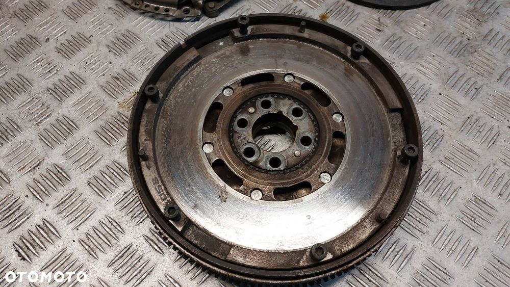 KOŁO DWUMASOWE TARCZA DOCISK ŁOŻYSKO A4 B5 1.6 8v - 4