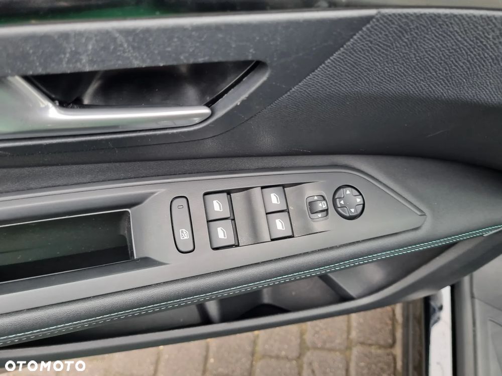 Peugeot 3008 1.2 PureTech Allure S&S EAT6 - 17