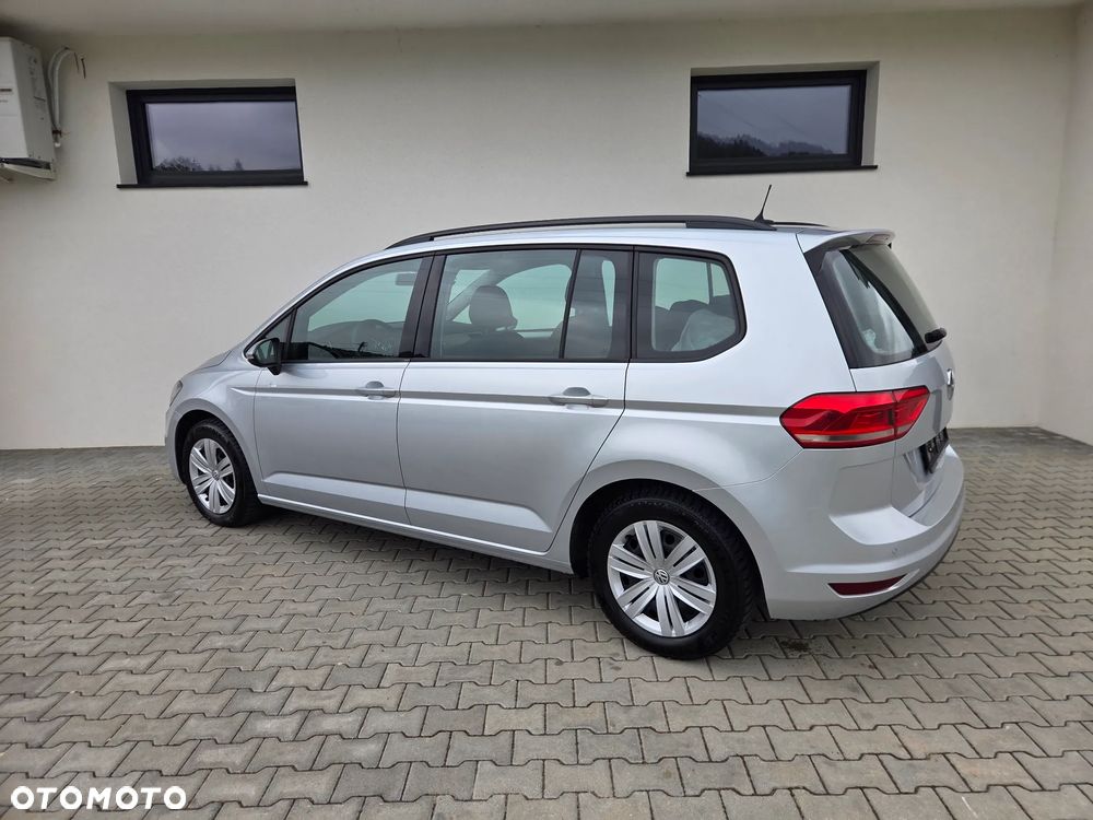 Volkswagen Touran - 17