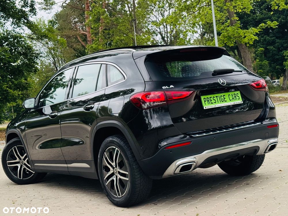 Mercedes-Benz GLA 200 d 8G-DCT Progressive - 11