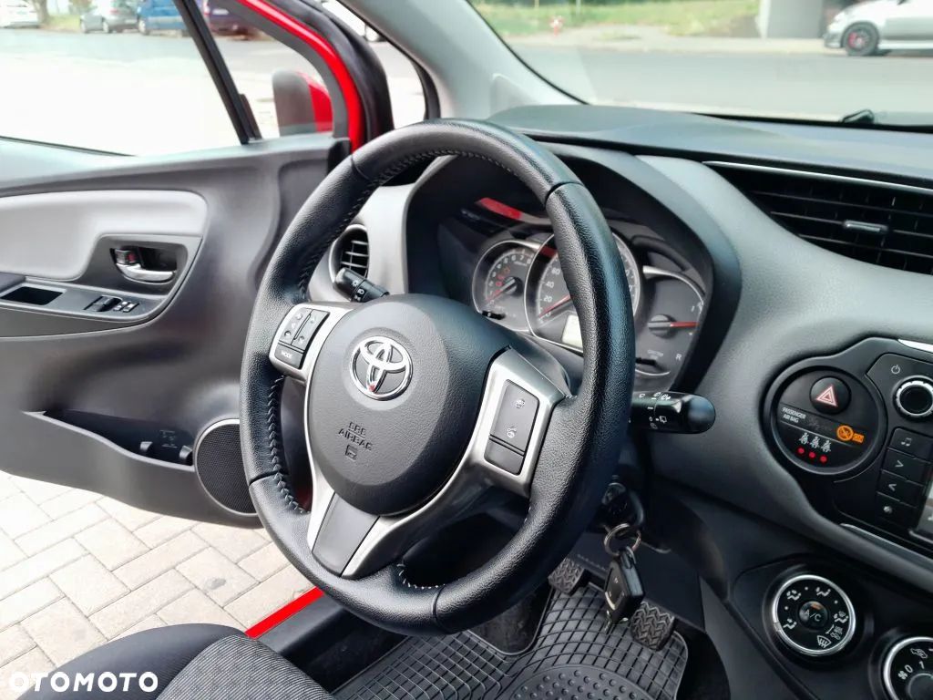 Toyota Yaris 1.33 Premium EU6 - 10