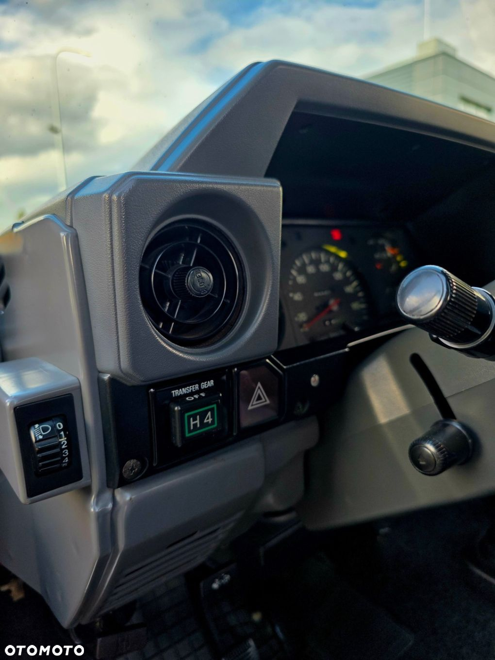 Toyota Land Cruiser KJ70 - 16