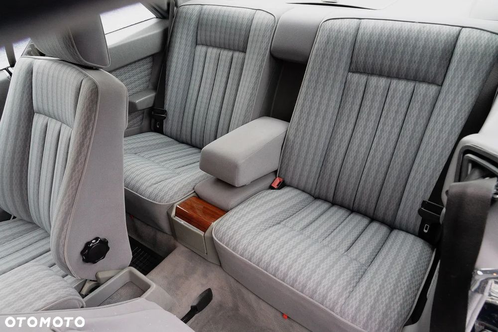 Mercedes-Benz W124 (1984-1993) - 12