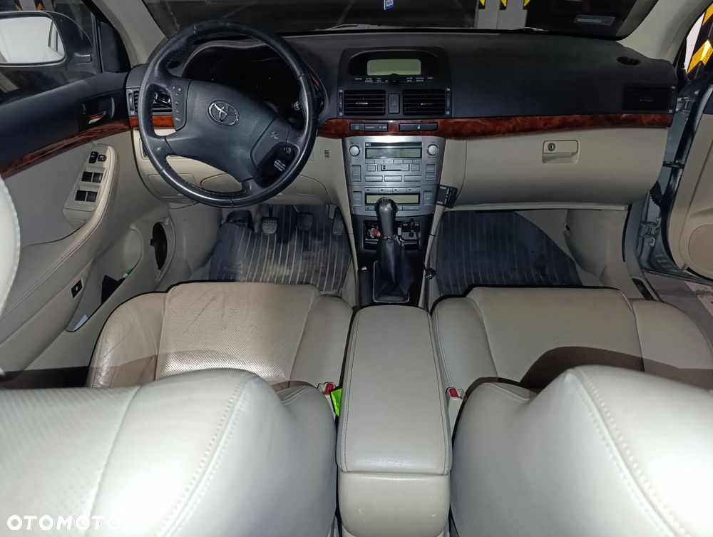 Toyota Avensis - 5