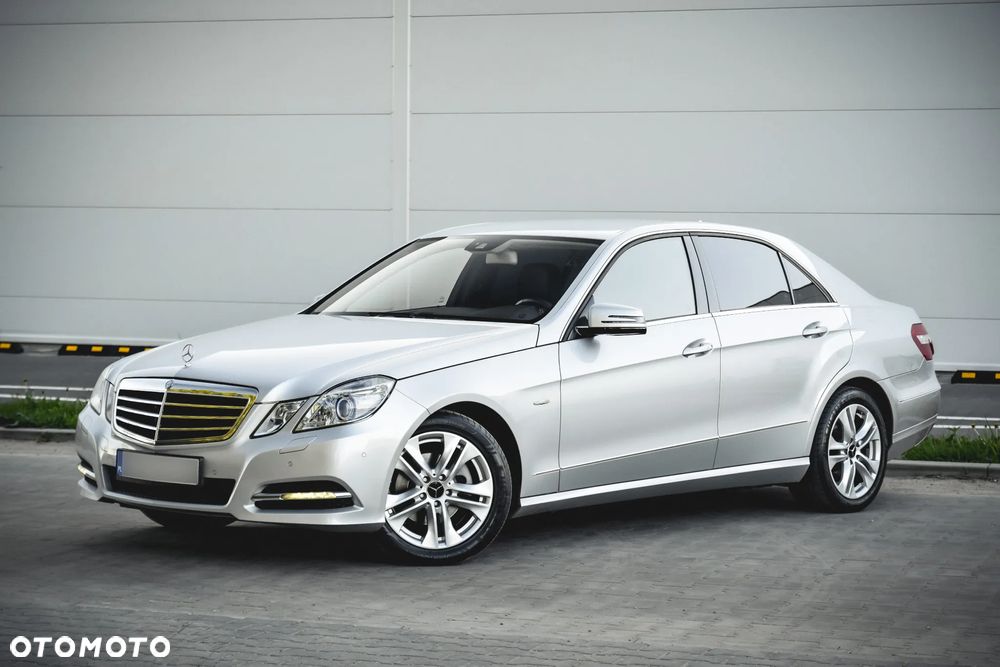 Mercedes-Benz Klasa E 200 CGI BlueEFFICIENCY 7G-TRONIC Avantgarde - 3
