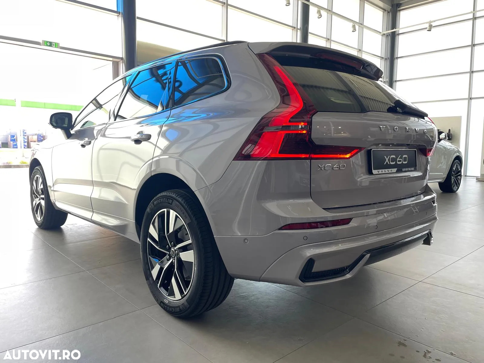 Volvo XC 60 B5 AT AWD MHEV Plus Dark - 8