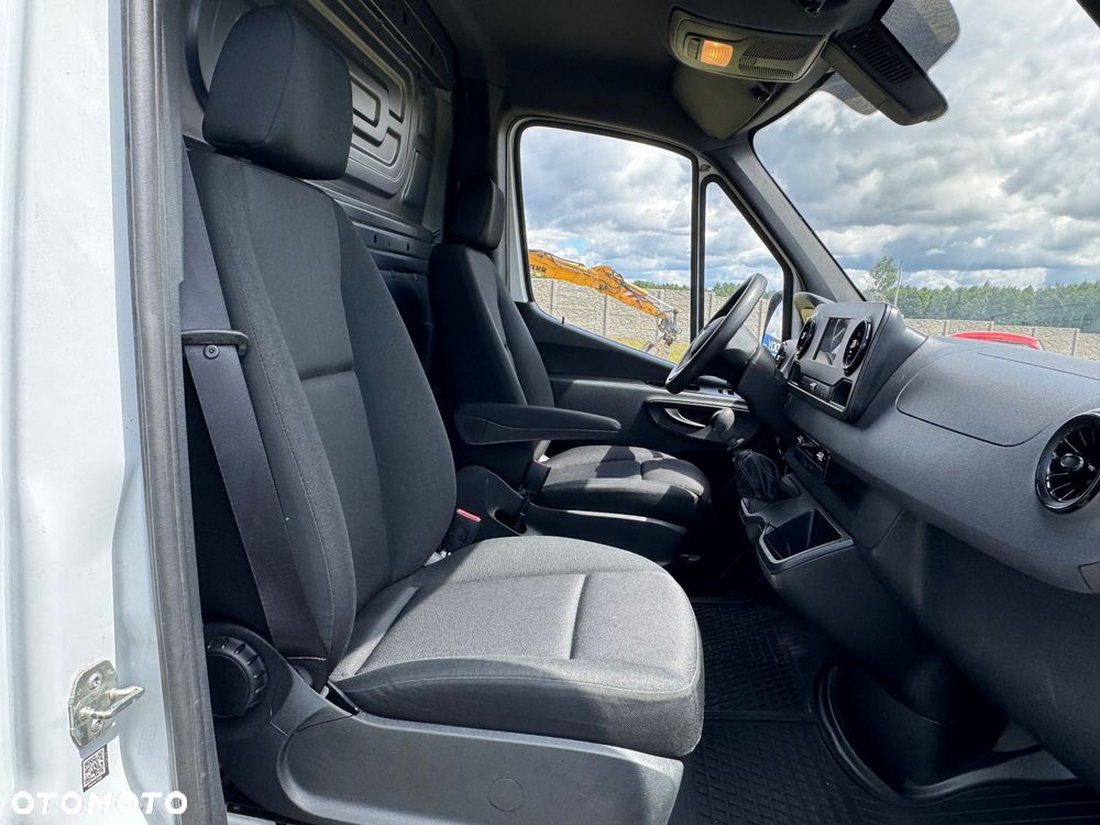 Mercedes-Benz SPRINTER 211 - 23