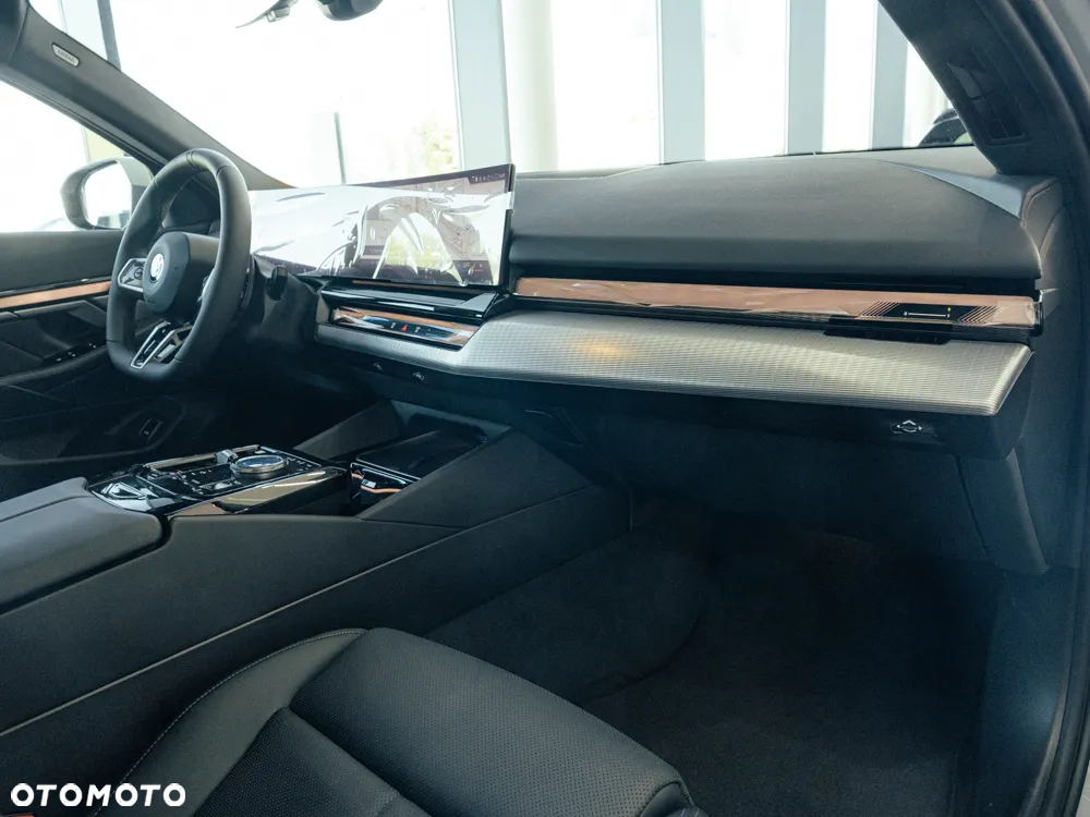 BMW Seria 5 520d xDrive - 10