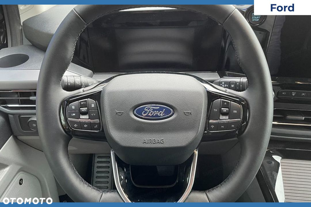 Ford Tourneo Custom - 8