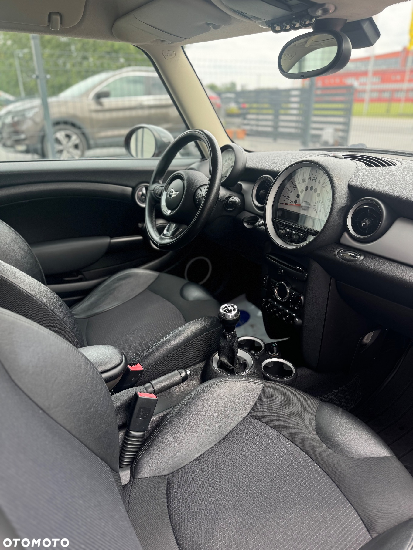 MINI Cooper Standard - 4