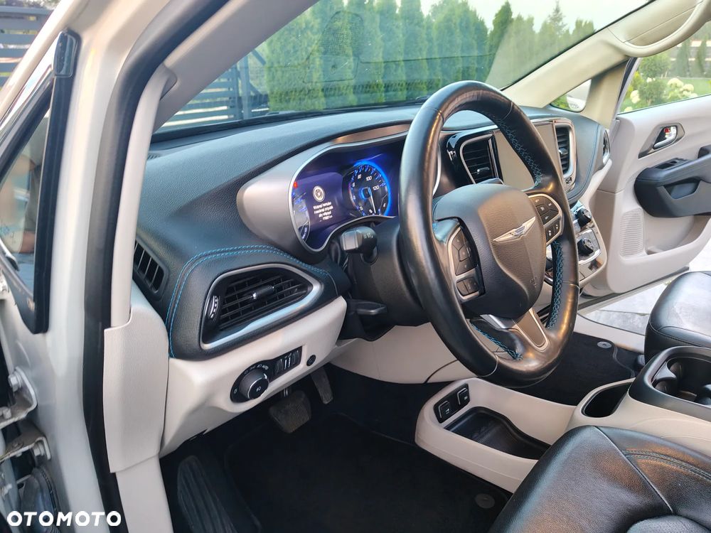 Chrysler Pacifica - 21