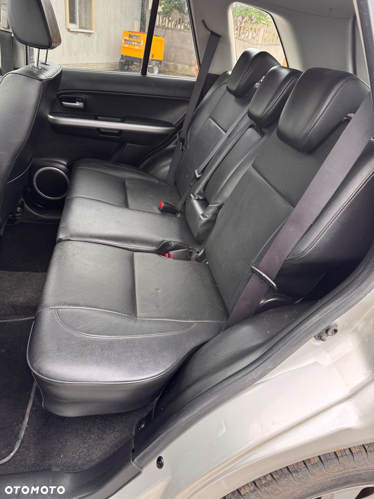 Suzuki Grand Vitara 1.9 DDiS Comfort + DPF Family - 29