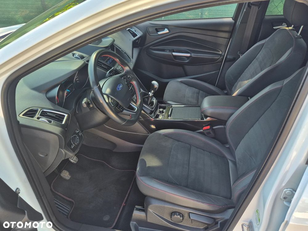Ford Kuga 2.0 TDCi 4x4 ST-Line - 23