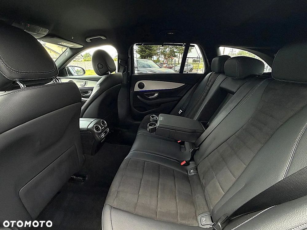 Mercedes-Benz Klasa E 300 de 4Matic 9G-TRONIC AMG Line - 24