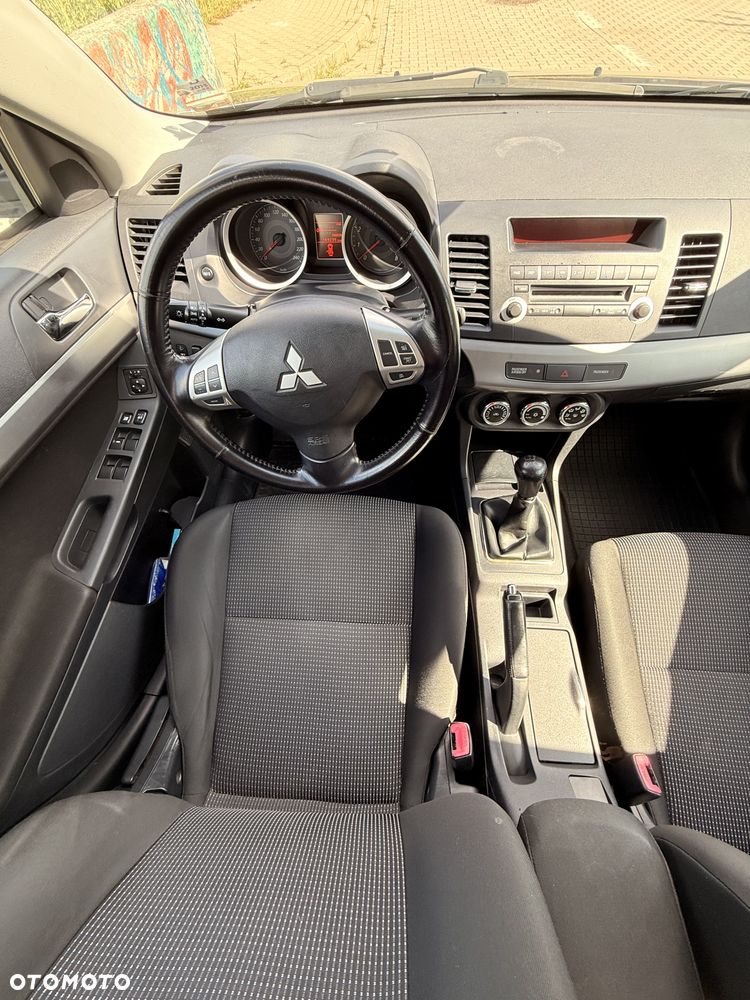 Mitsubishi Lancer 1.8 Invite - 9
