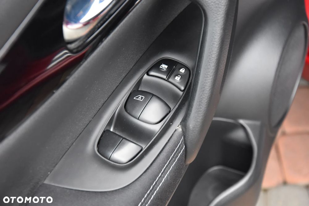 Nissan Qashqai 1.6 DIG-T N-Connecta - 33