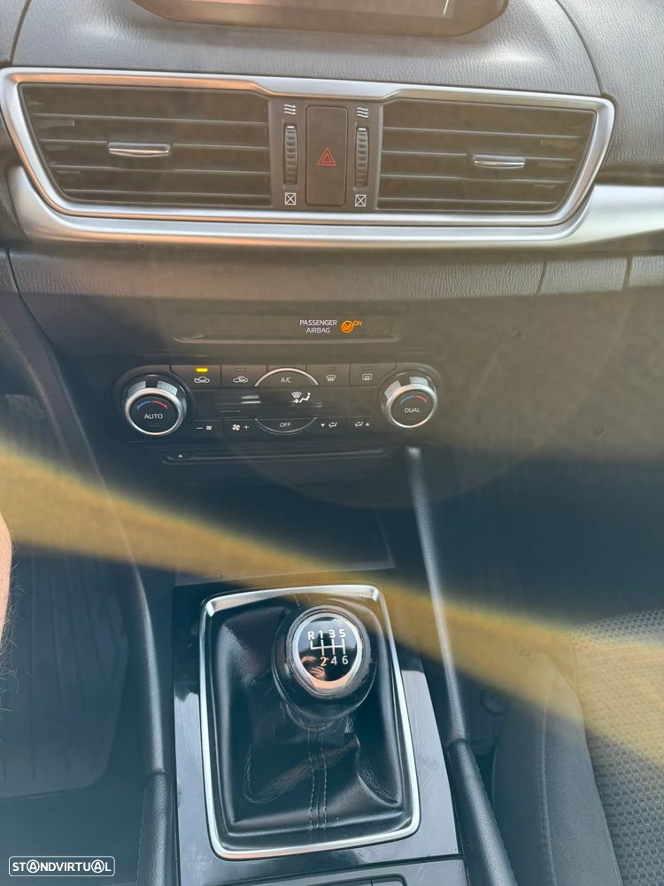 Mazda 3 Hatchback 1.5 Sky-G Evolve Navi - 21