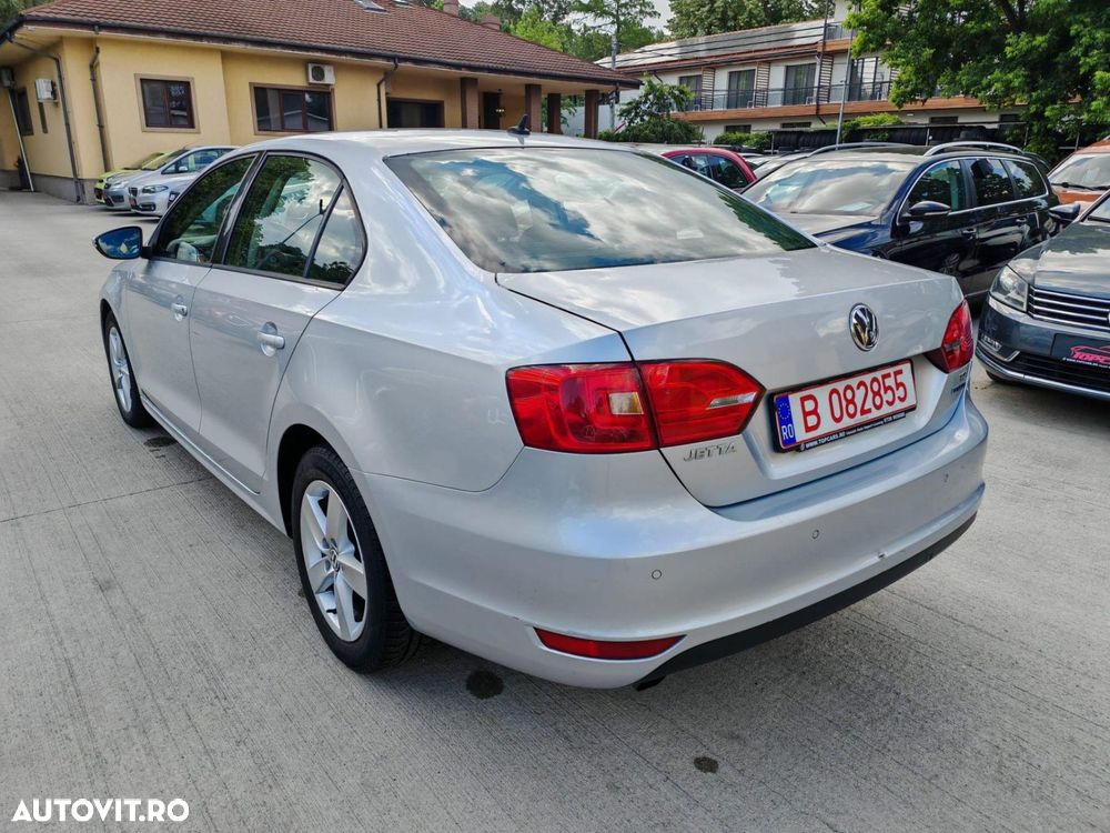 Volkswagen Jetta - 4