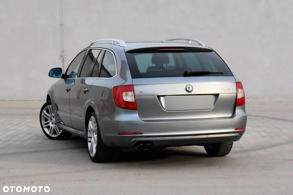 Skoda Superb 2.0 TDI Family DSG - 12
