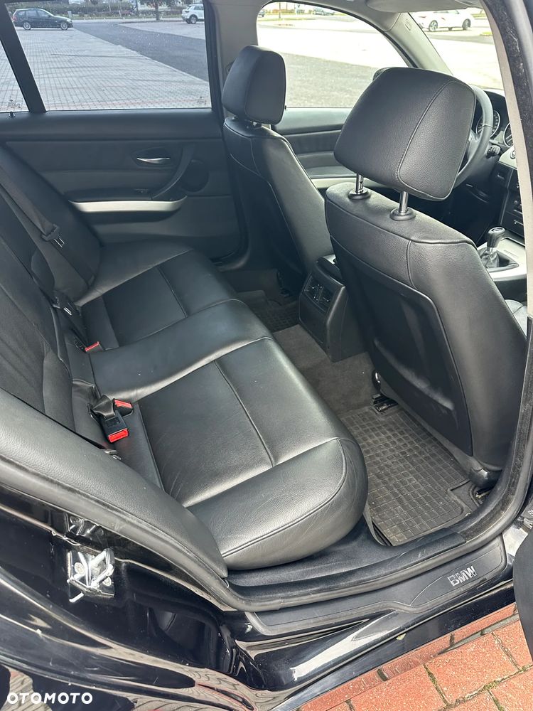BMW Seria 3 320d Touring - 10