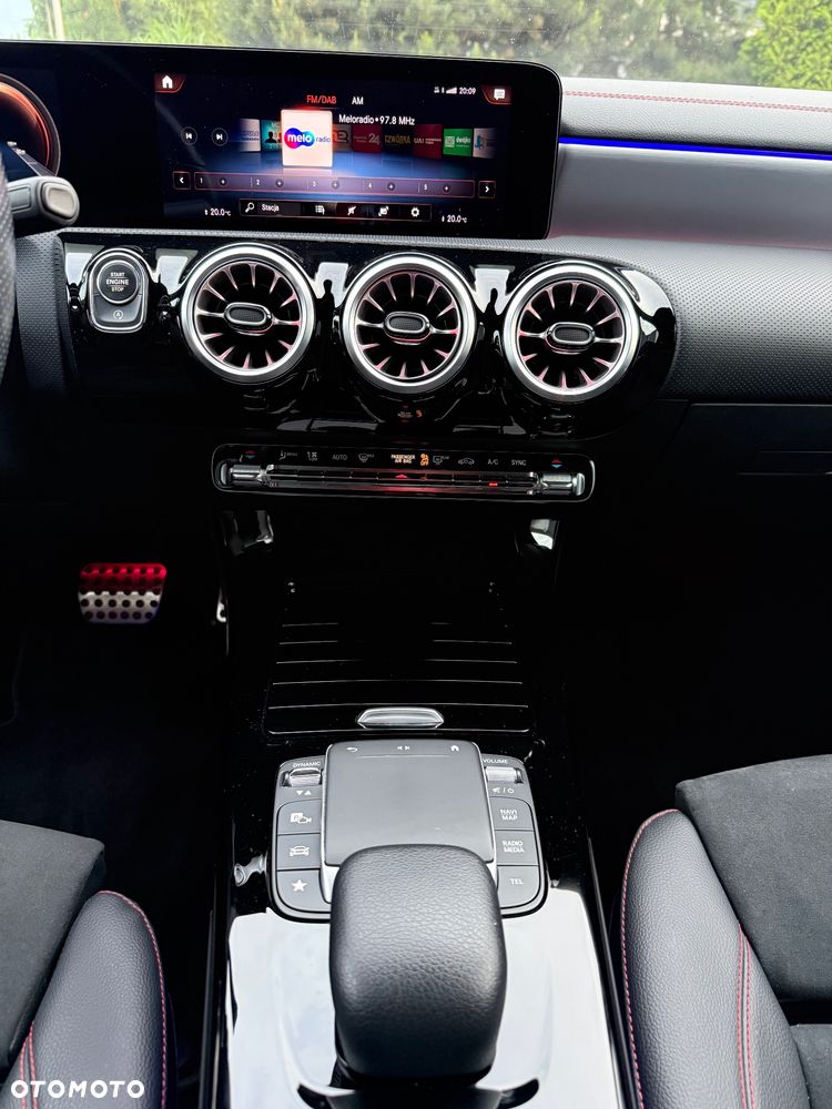 Mercedes-Benz CLA 180 7G-DCT Edition AMG Line - 24