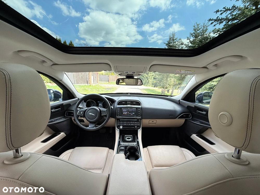 Jaguar XE 20d Prestige - 20