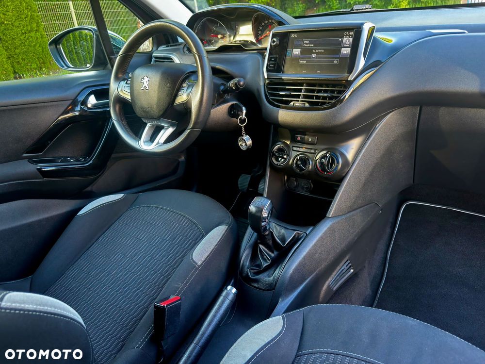 Peugeot 208 82 PureTech Style - 12
