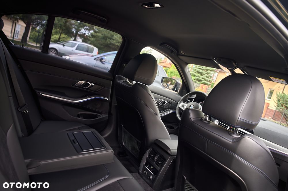 BMW Seria 3 320d xDrive M Sport Shadow - 29