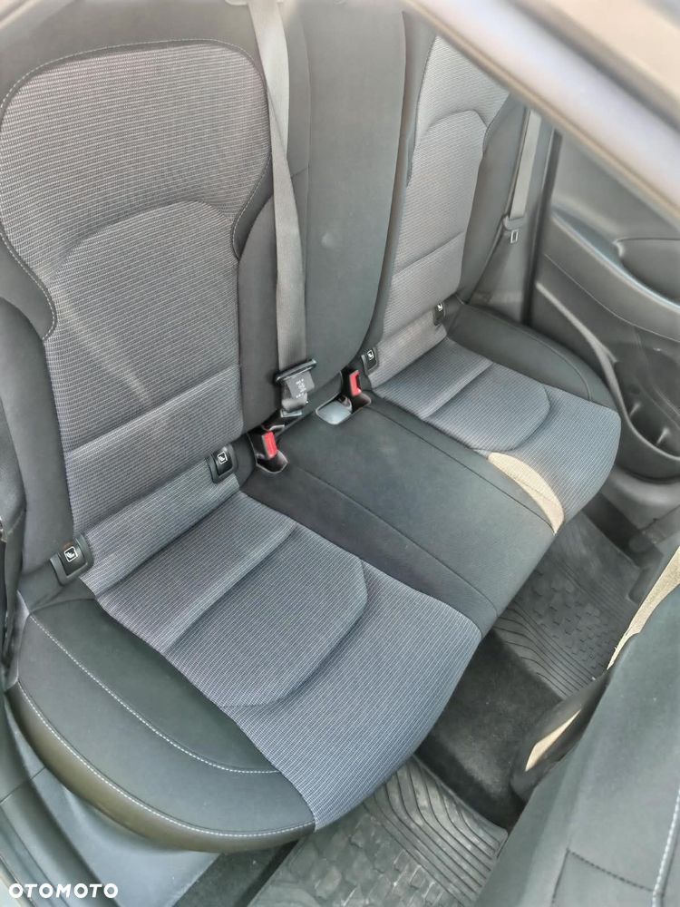 Hyundai i30 1.5 DPI Classic + - 15