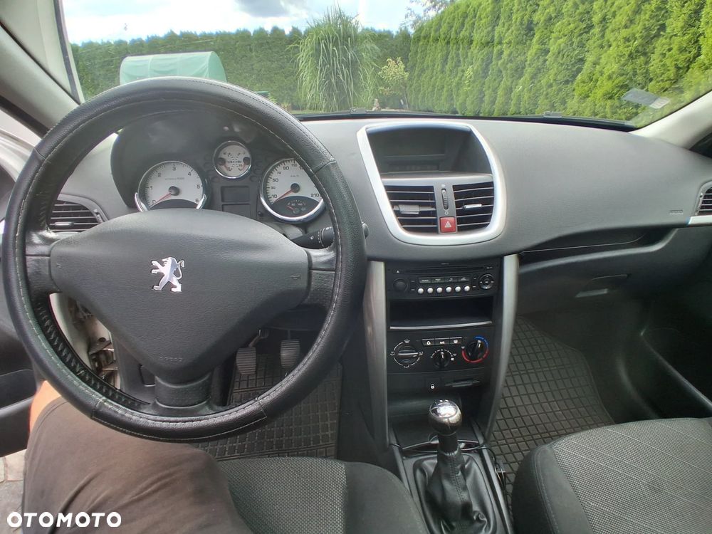 Peugeot 207 - 21