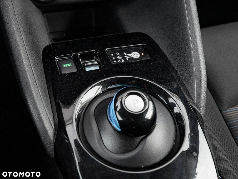 Nissan Leaf 40kWh N-Connecta - 19