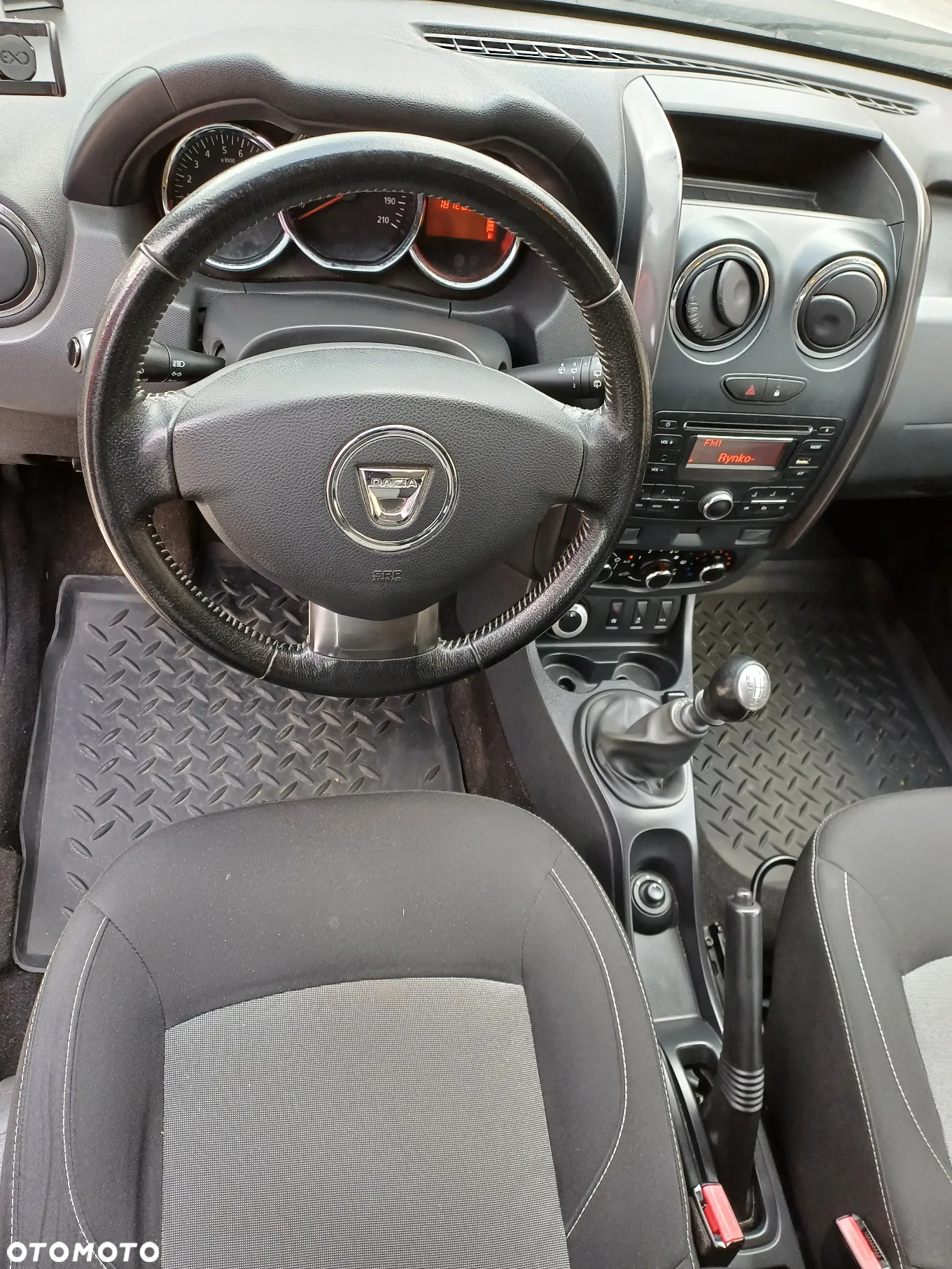 Dacia Duster 1.6 SCe Laureate 4x4 S&S - 9